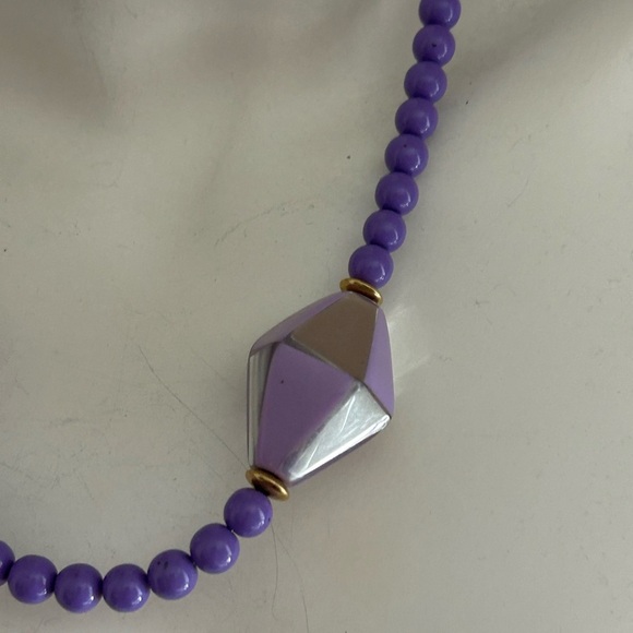 5/$25 Art Deco 1980 beaded lucite vintage necklace 💜 - Picture 3 of 7